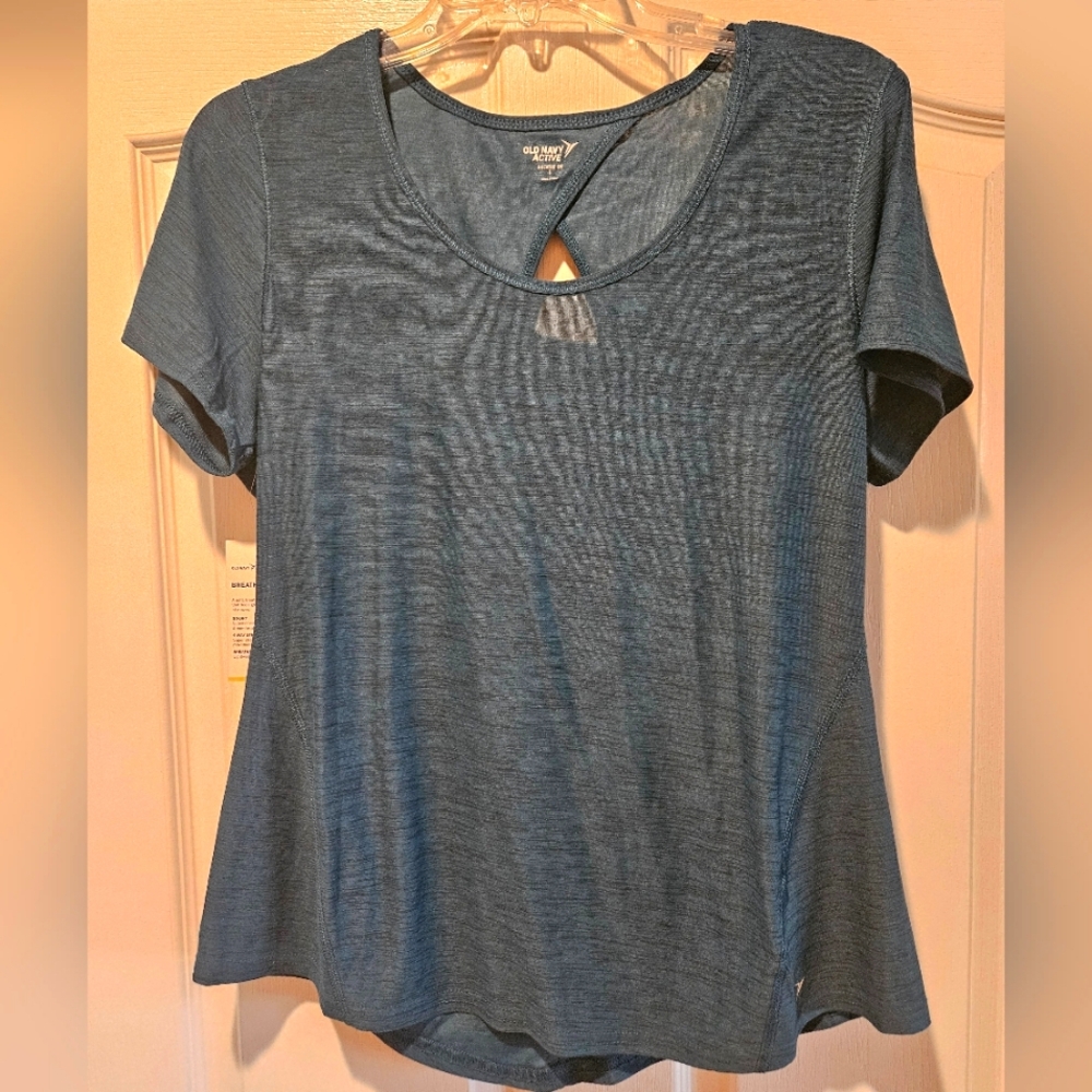 NWT Old Navy women's active workout shirt size L
